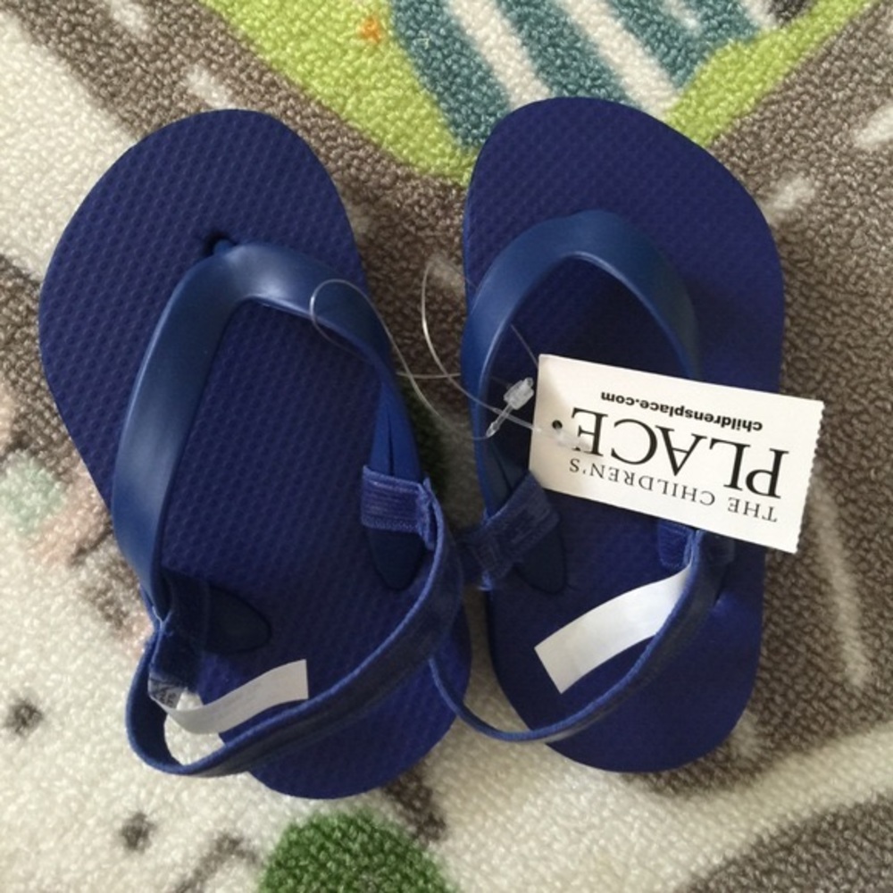 Toddler Flip Flops. Size 6-7 toddler